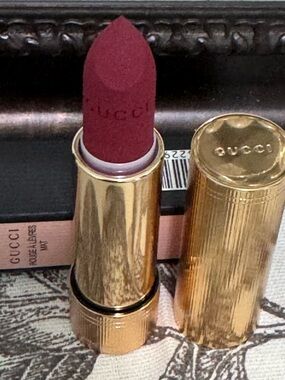2) GUCCI Lip Colour Myra Crimson 504